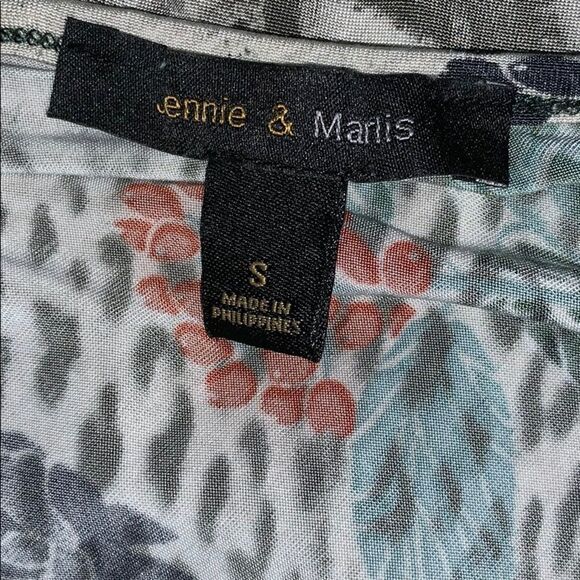 šļøEnnieā&āMarlisātopĀ sizeāsmall,āfauxāwrap. - Picture 2 of 8